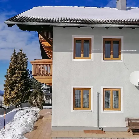 Mit Pool St Koloman 度假居 *